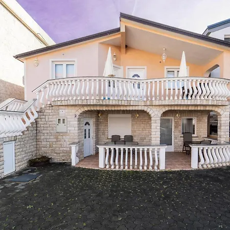 Stunning In With Kitchen Apartment Vir