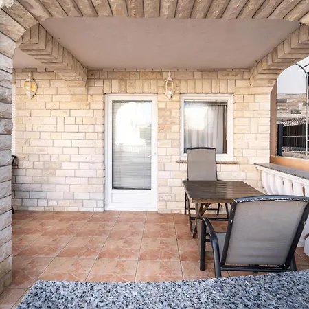 Stunning In With Wifi Apartman Vir